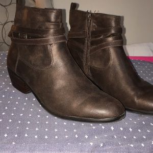 Kim Rodgers ankle boots.